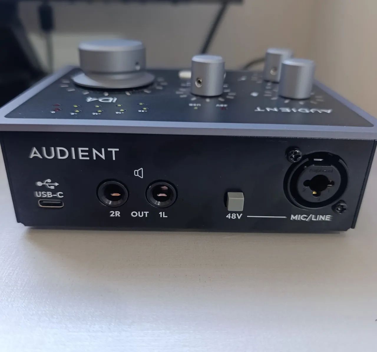 Interface de áudio Audient id4 usada excelente  - Foto 3