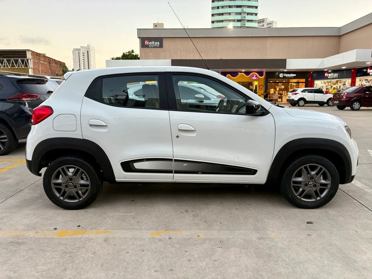 Renault Kwid Intense 1.0 Flex 12V 5P Mec. 2019 - Foto 4