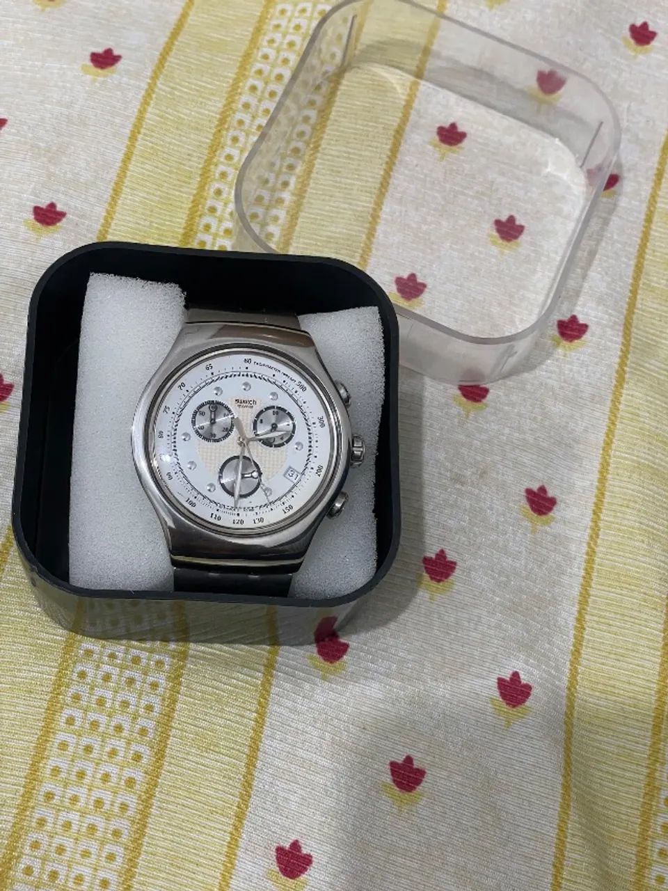 Swatch cara branca