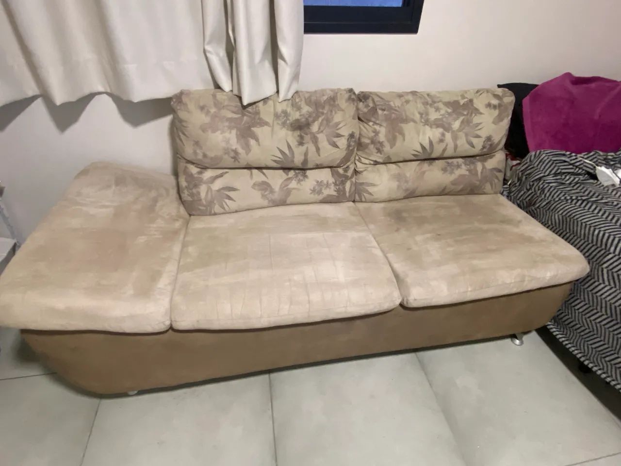 Sofá de dois lugares usado