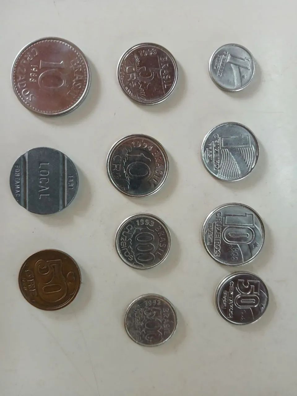 Moedas, vales, notas e fichas antigas 