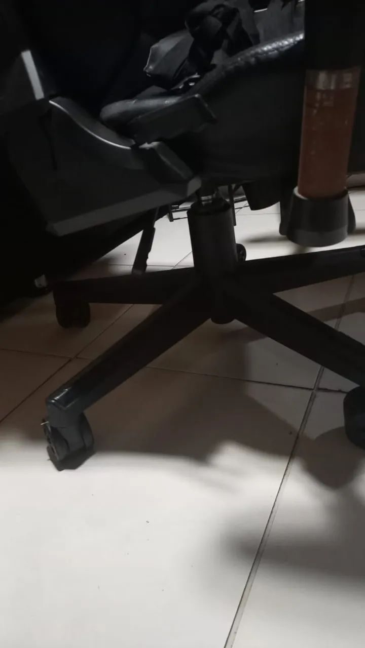 Cadeira Gamer (com defeito) - Foto 4