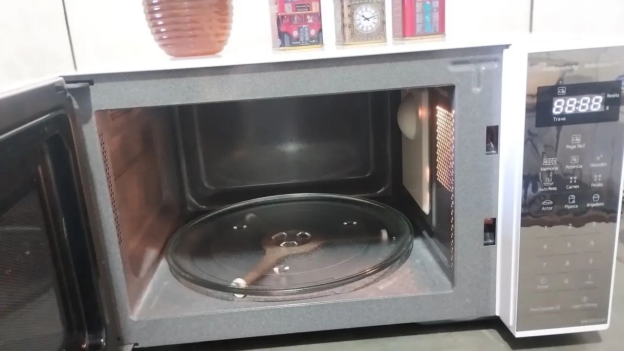 Microondas Panasonic espelhado 21 litros  - Foto 2