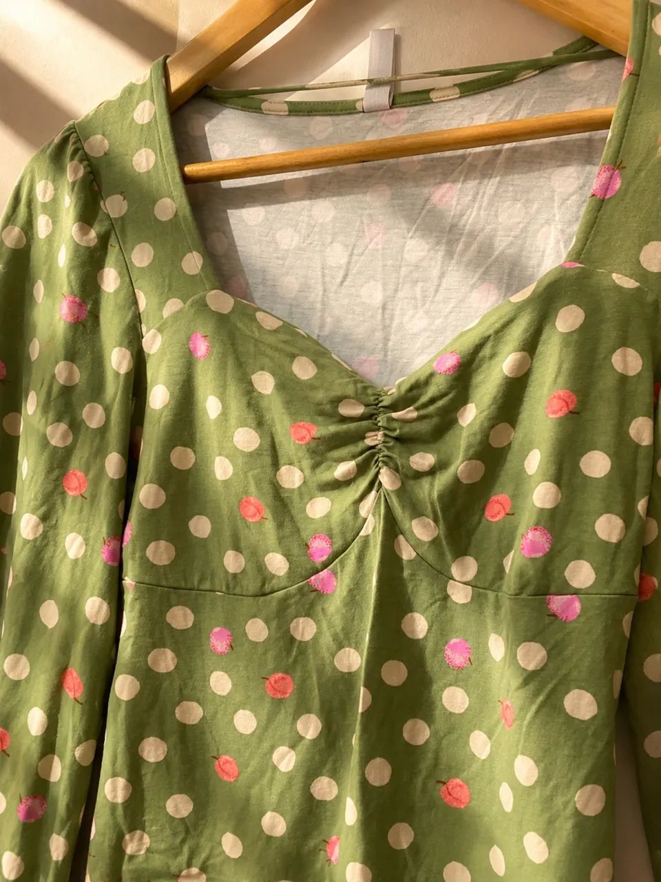 blusa feminina verde poá m - Foto 2
