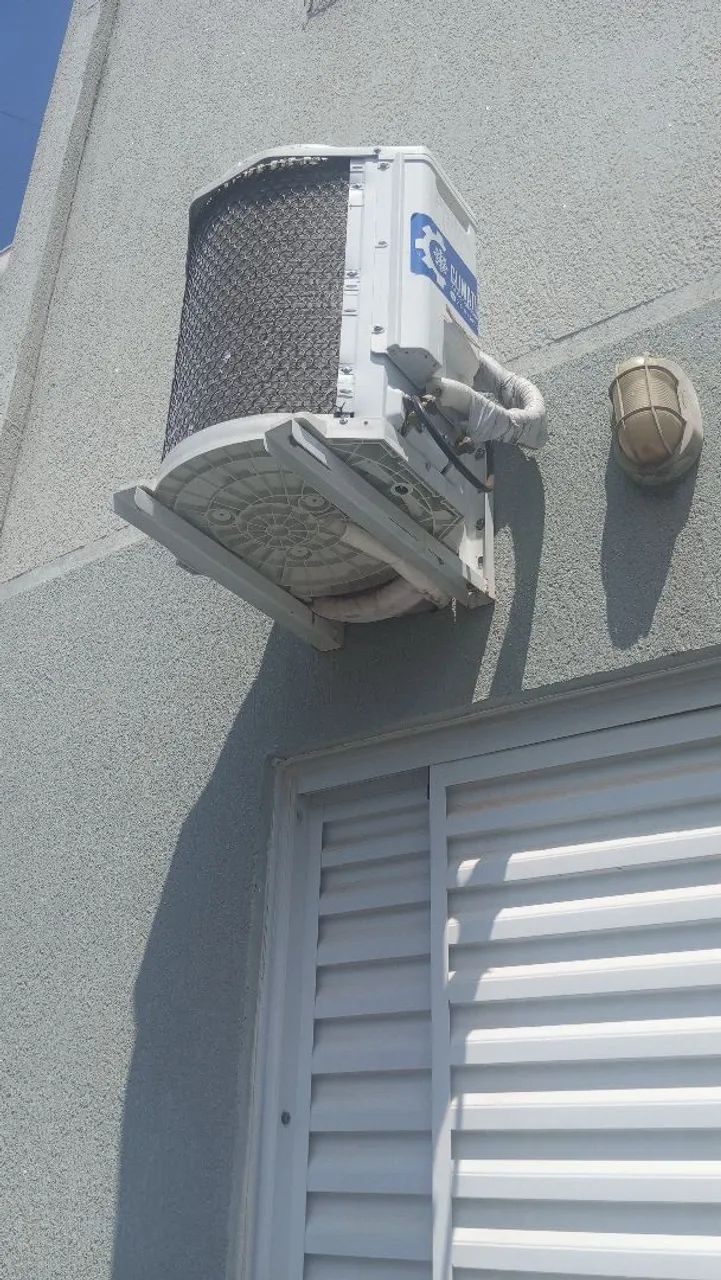 Vendo ar condicionado 12000 BTUs , TV smart 40 polegadas, cabeceira para cama box casal - Foto 4