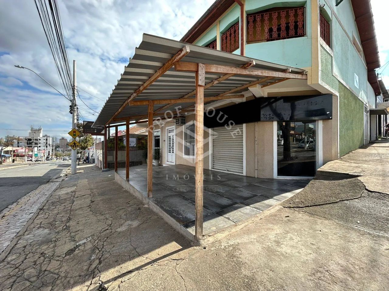 Sobrado Comercial e Residencial na Avenida Laranjeiras em Limeira-SP