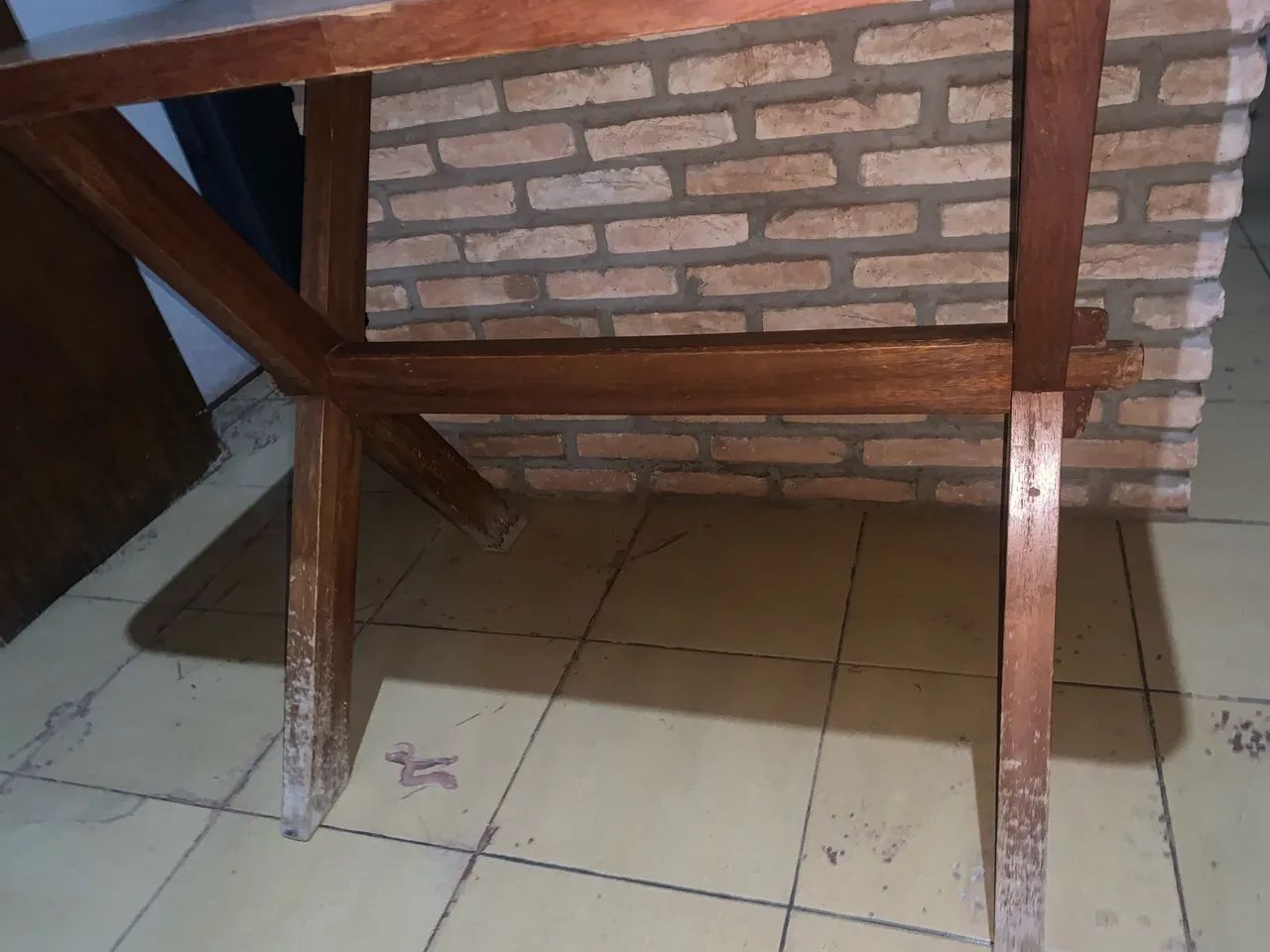 Mesa madeira com 4 bancos - Foto 4
