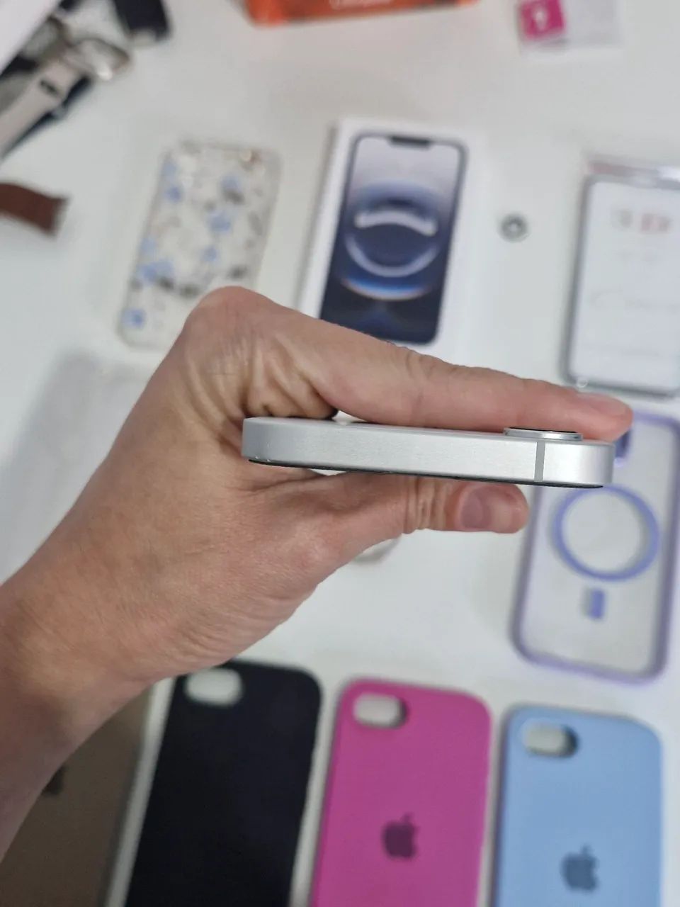 Iphone 16e 128 Branco - Foto 4