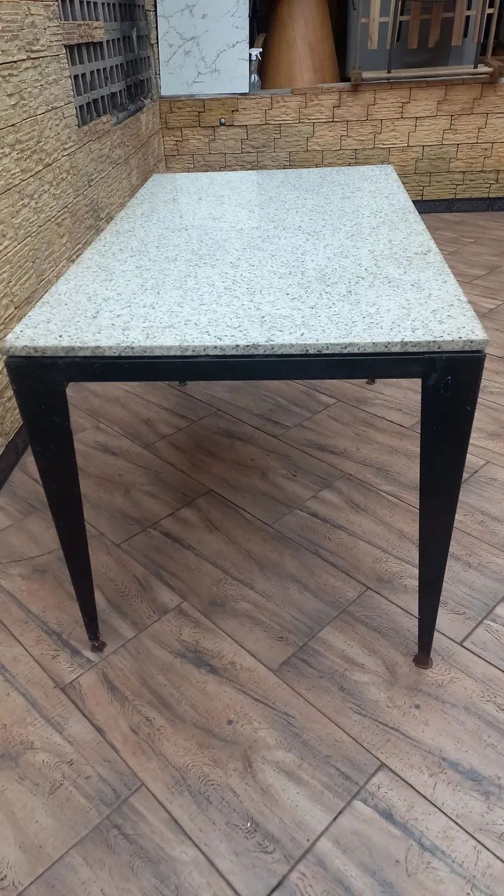 Entrego: Mesa de Cozinha tampo de granito base de ferro usada  - Foto 2