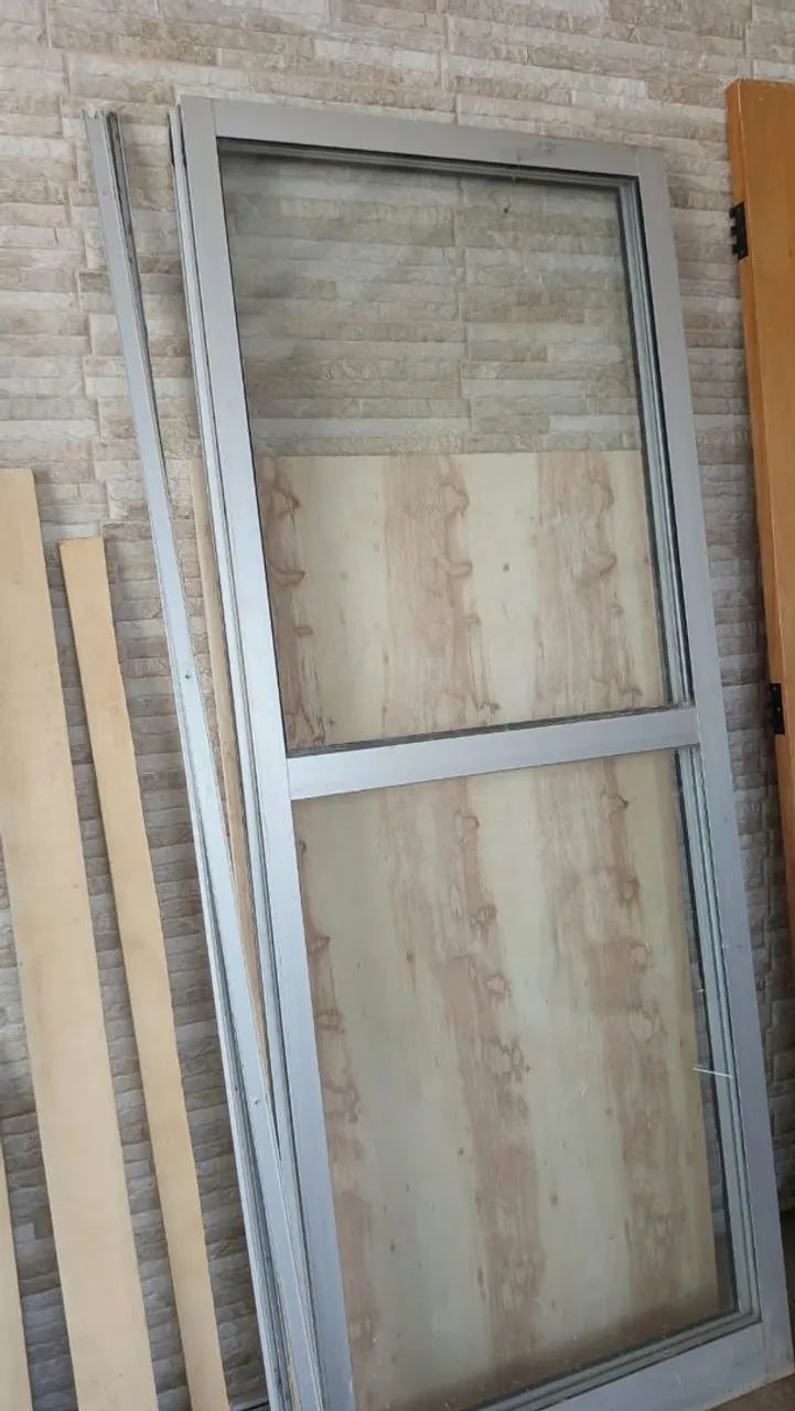 1 porta alumínio 2.800x2.100