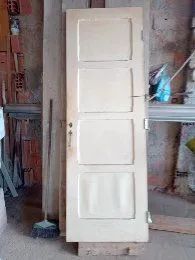 Linda porta de madeira (medidas:70x2.10)