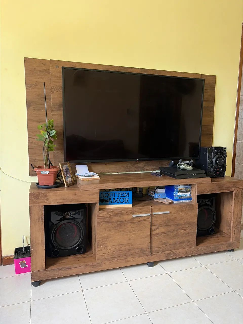 Rack com painel até 65 polegadas