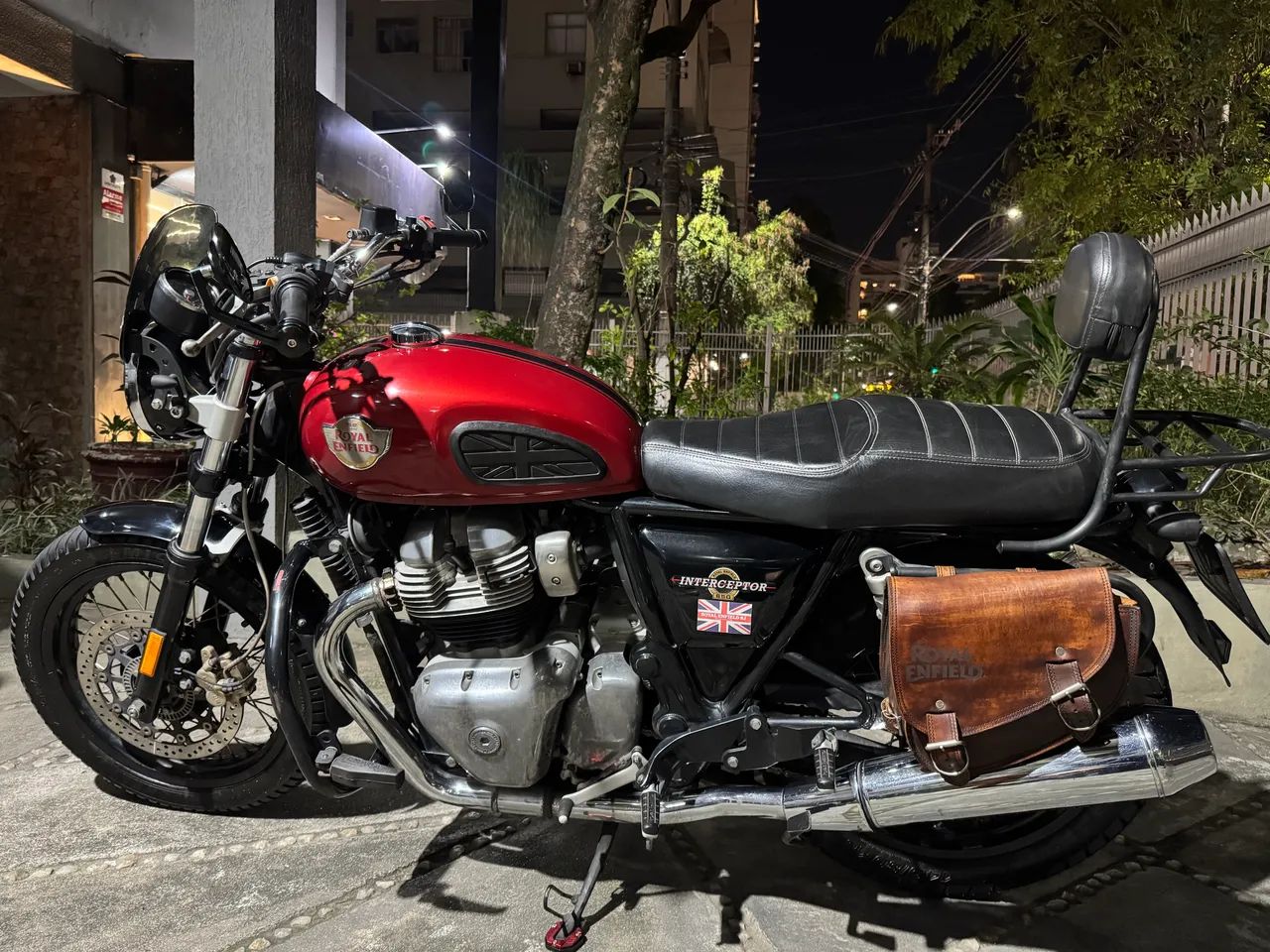 Royal interceptor 650 com vários acessórios!