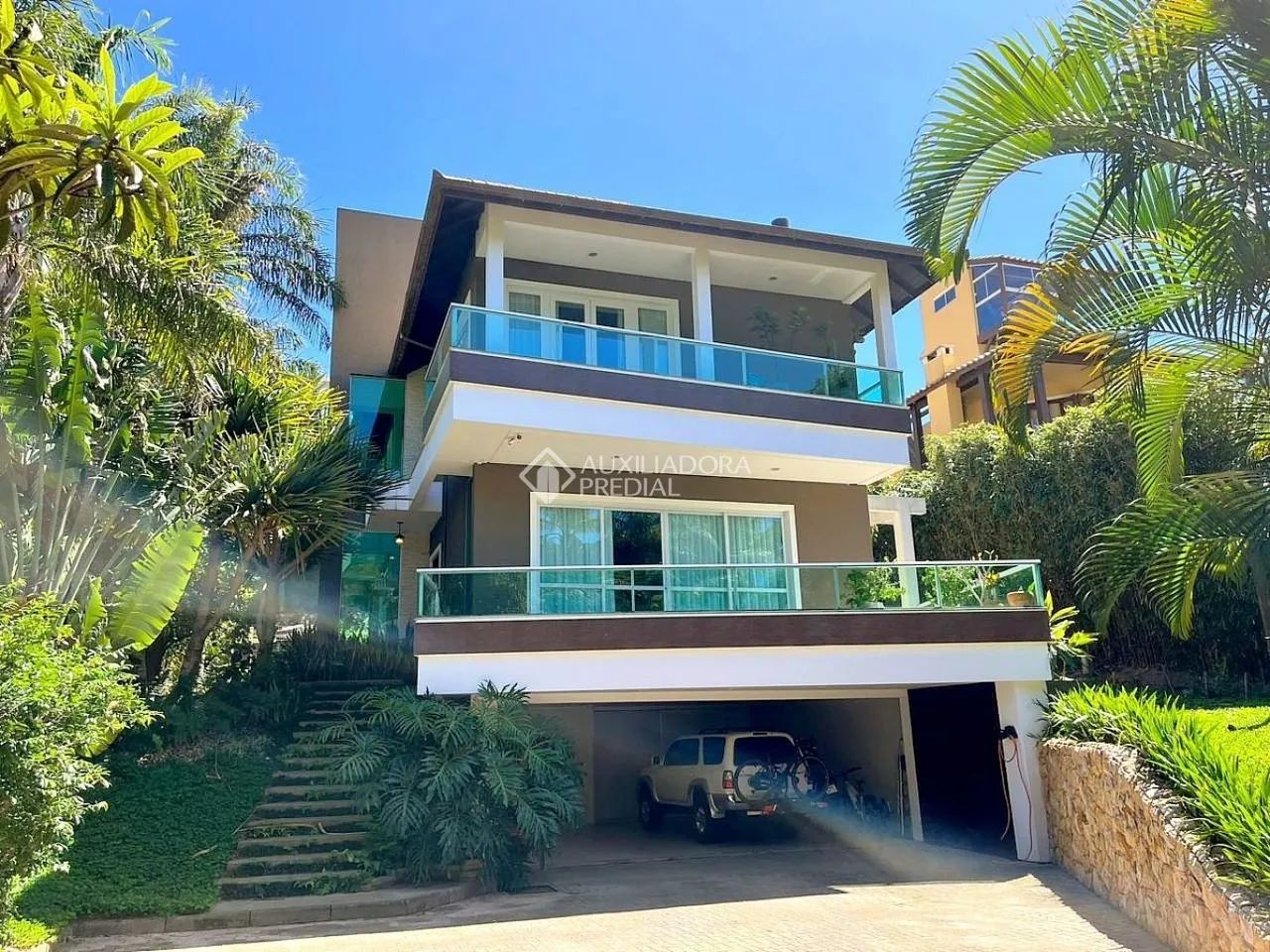Elegante casa escriturada, a 2 min da Praia Mole, com 4 dormitórios (2 suítes), à venda. - Foto 2