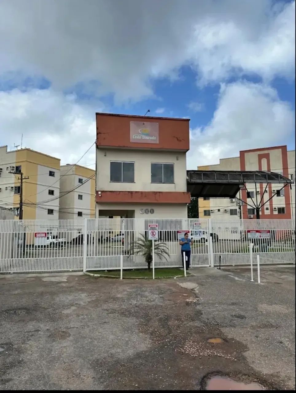 APTO NO COSTA DOURADO