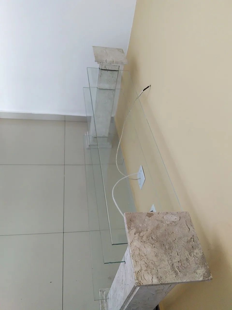 Estante de vidro com mármore  - Foto 2