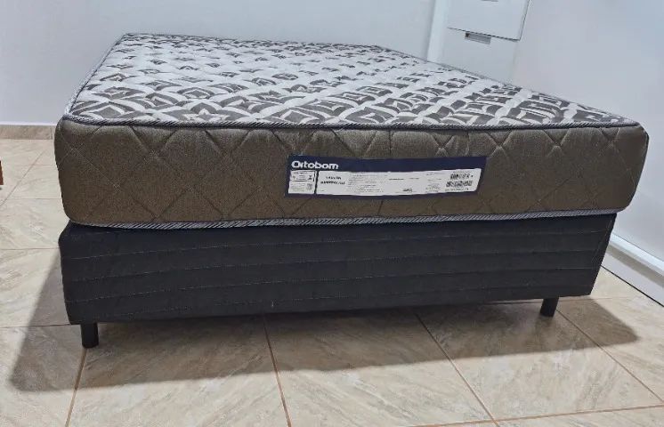 Vendo Cama Box tamanho Casal