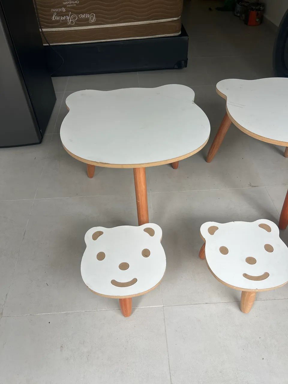 Mesa infantil com banquinhos  - Foto 3