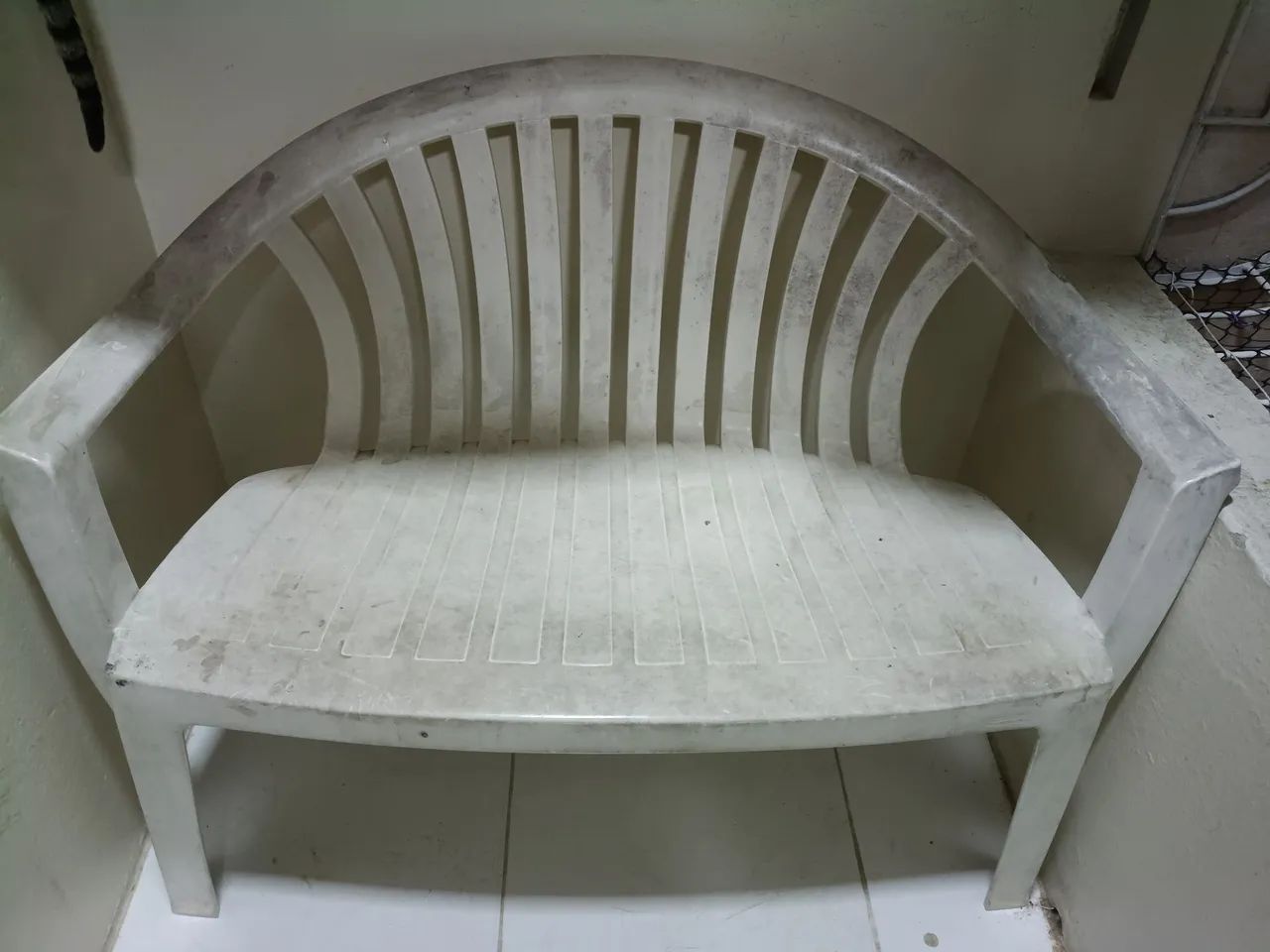 Cadeira de Plástico com Braço 