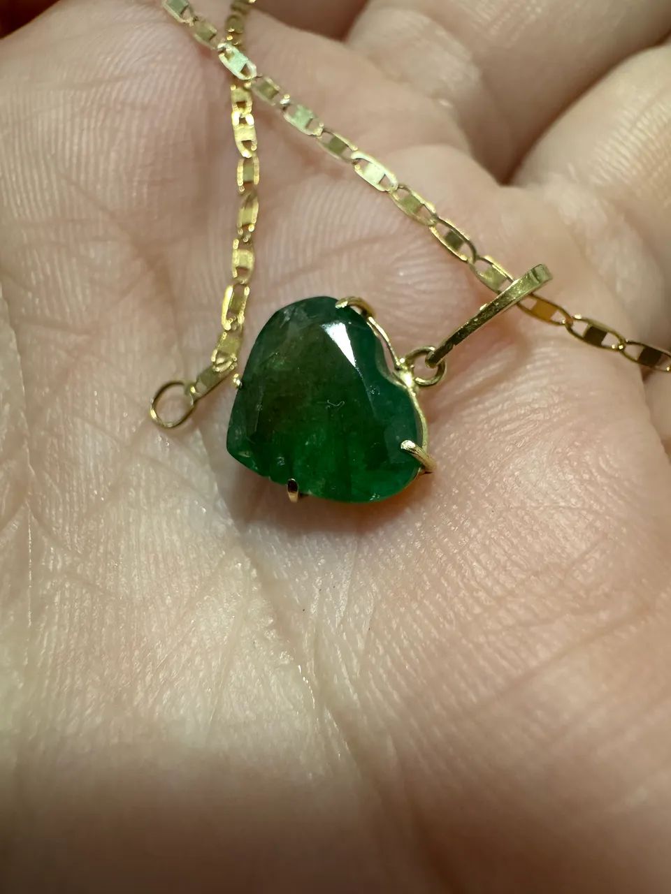 Pinjente de esmeralda no ouro 