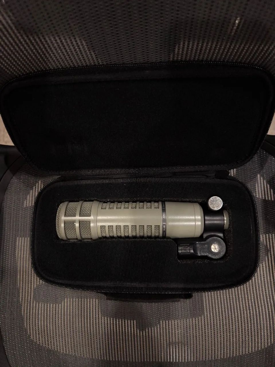 microfone Electro Voice RE20 dinâmico 