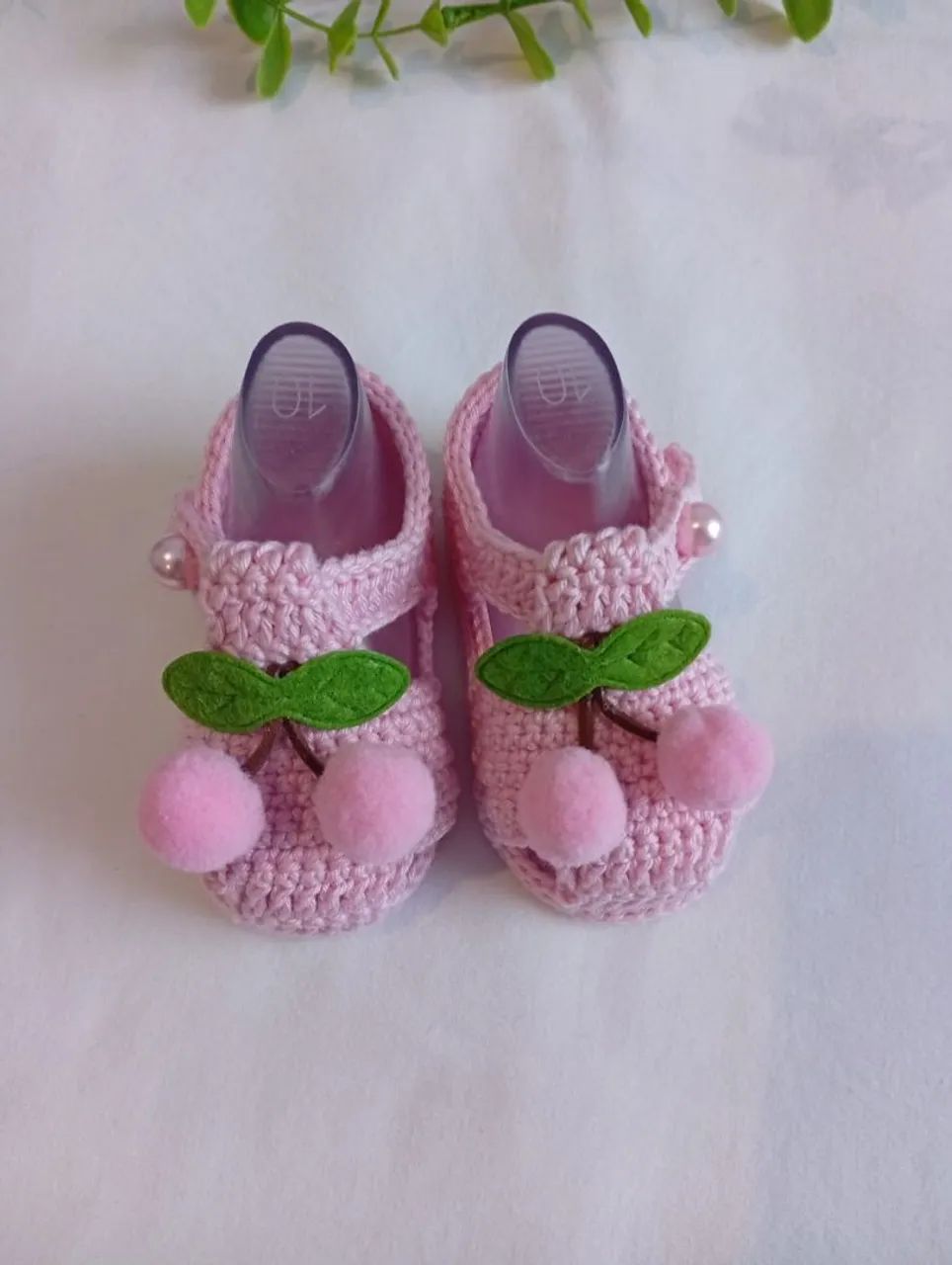 Sapatinho de bebê cereja