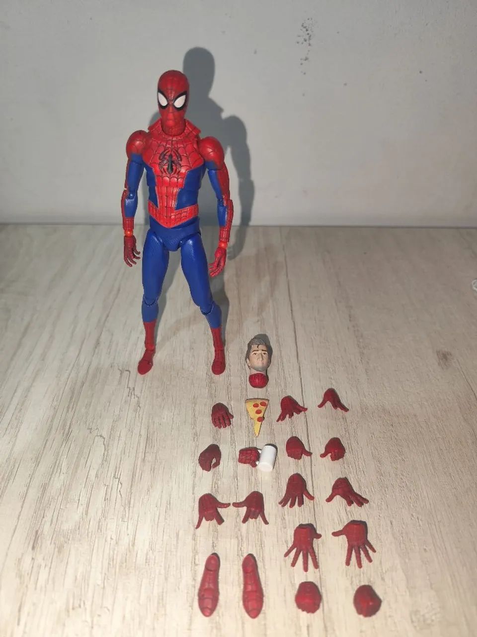Mafex Spiderman Peter B. Parker - Foto 2