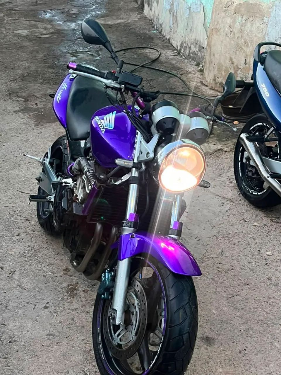 Hornet impecável 