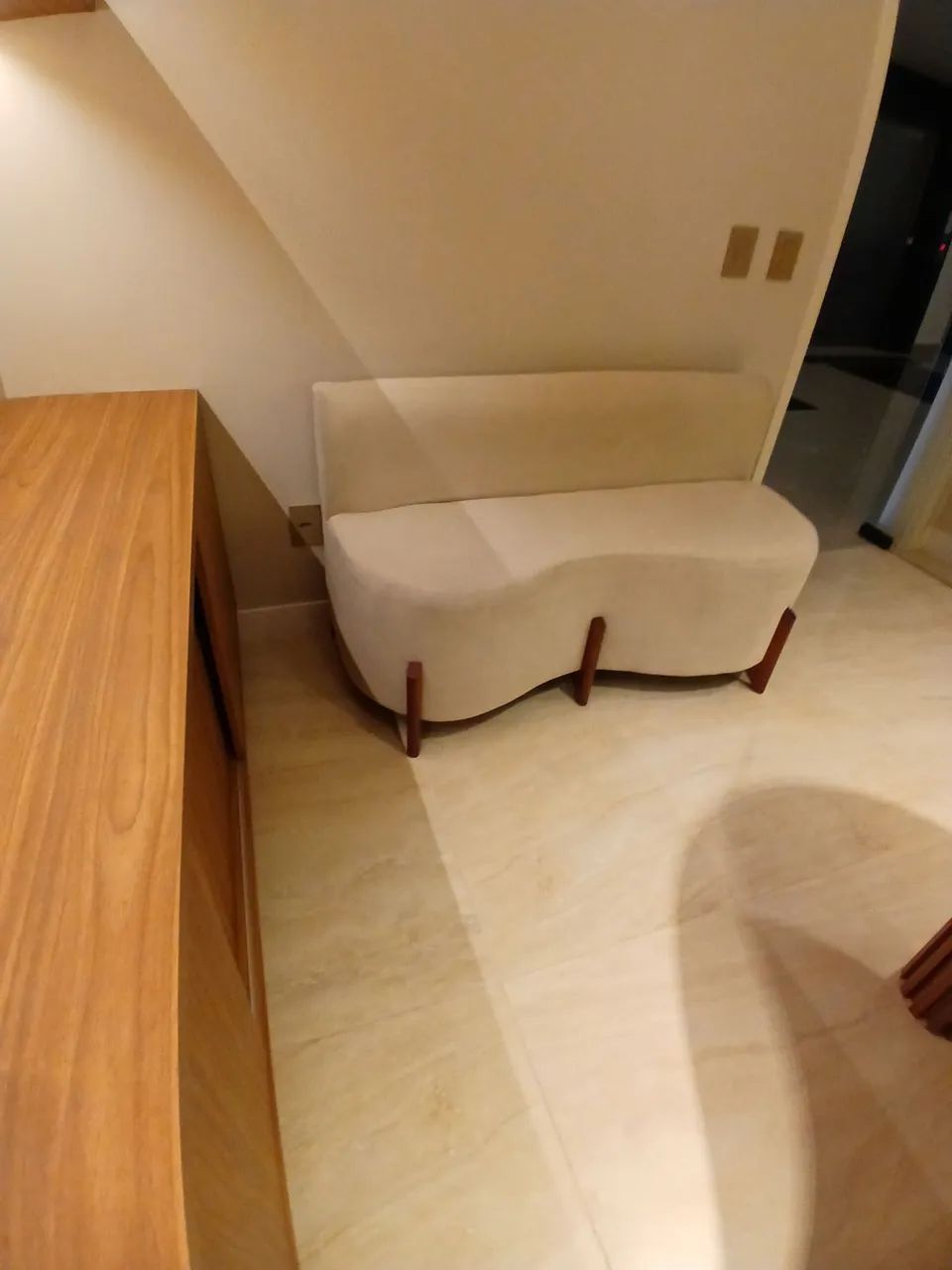 Sofa orgânico cor bege  - Foto 4