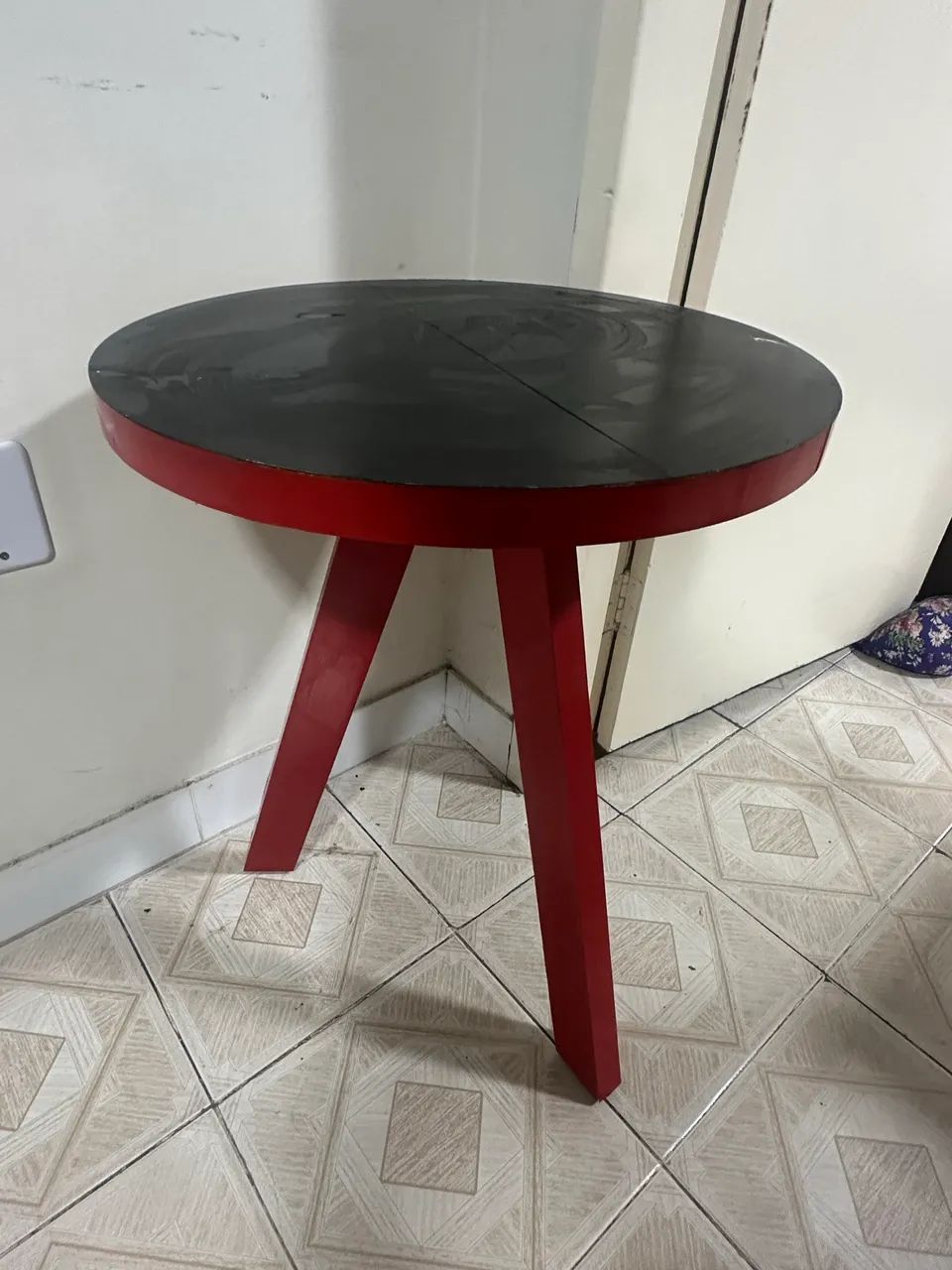 MESA DE CAMA 3 PERNA - QUEBRADA 
