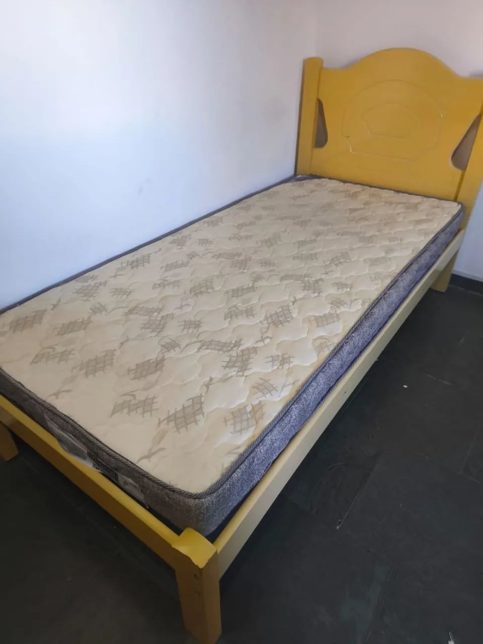 Cama de Solteiro de Madeira + Colchão