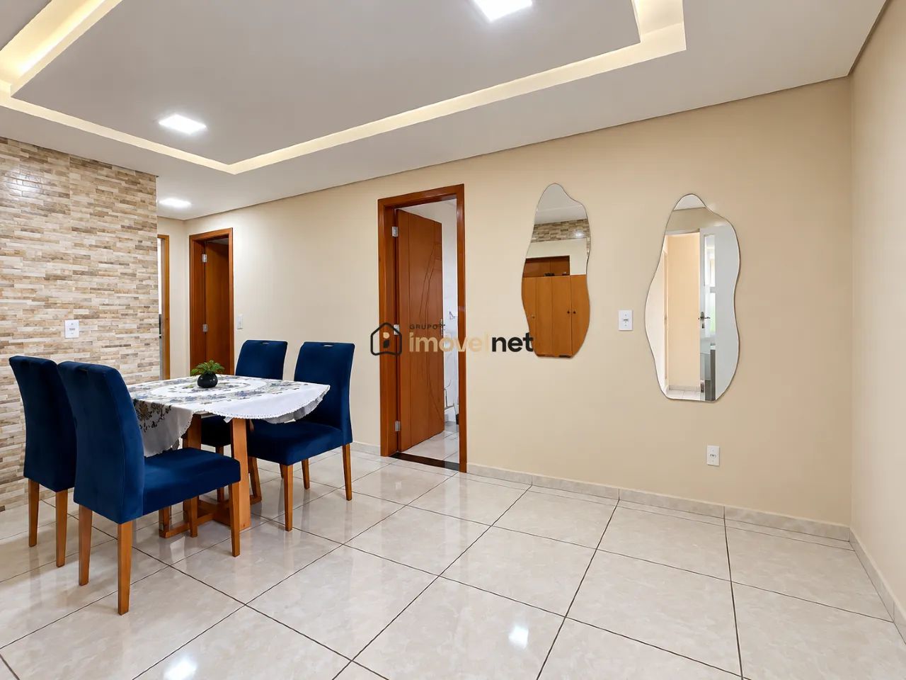 Casa para Aluguel com Varanda e Vagas de Garagem - Foto 3