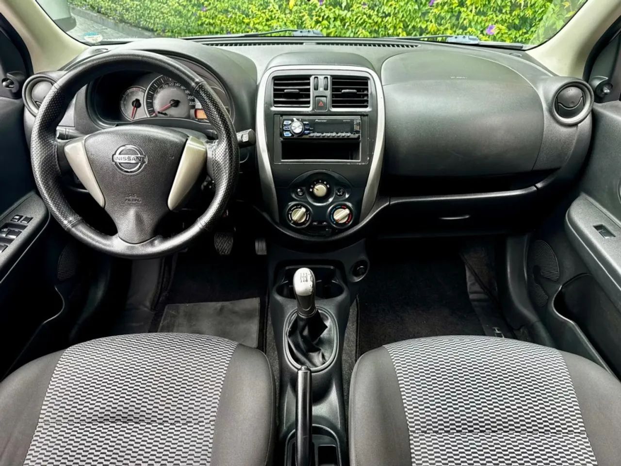 Nissan March S 1.0 12V Flex 5p, foto 3 de 9
