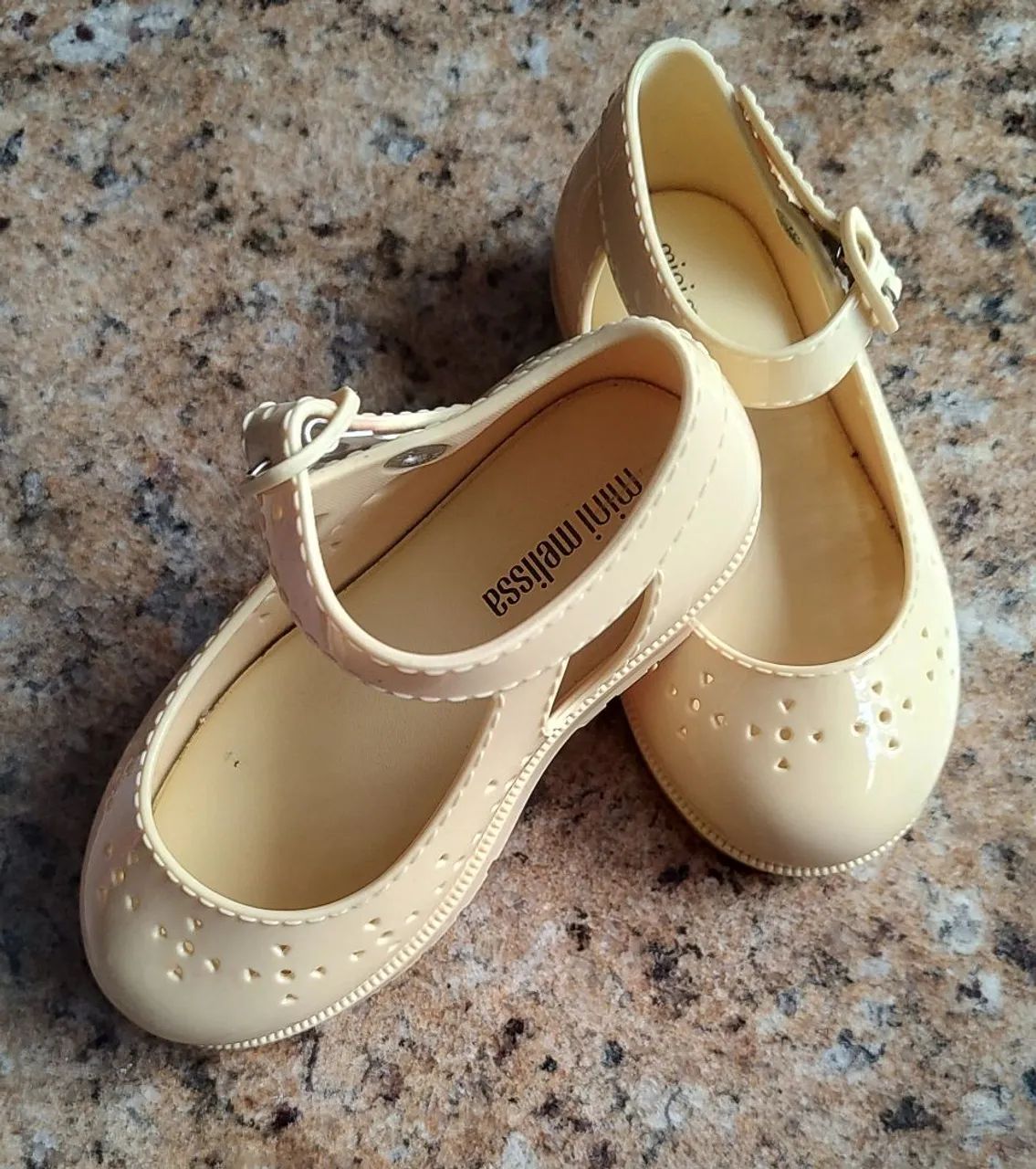 sapatilha estilo boneca da marca Mini Melissa 
