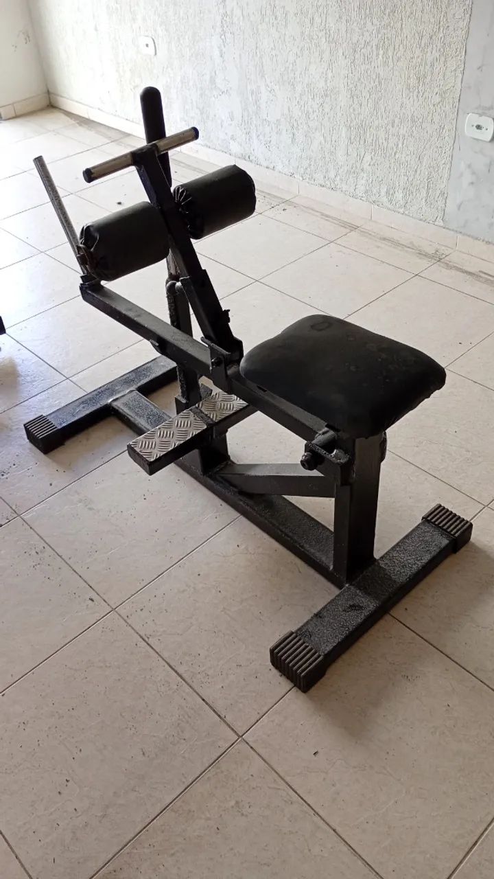 Máquina para panturrilhas academia  - Foto 2