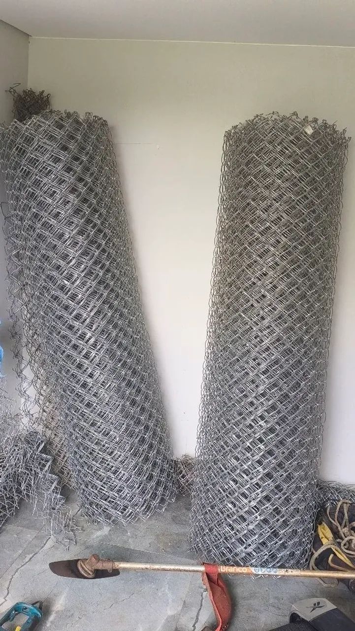 Troco por carro Esteira Reebok e 2 rolos de tela alambrado 7.000 tudo - Foto 3