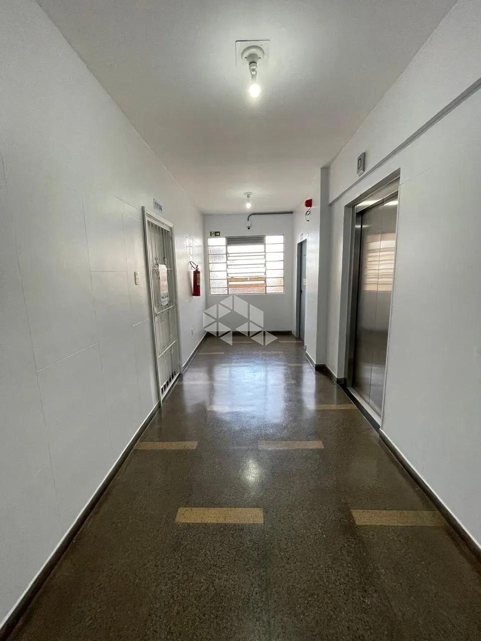 Salas Comerciais Exclusivas no Edifício Coliseu - Centro Histórico de Porto Alegre - Foto 4