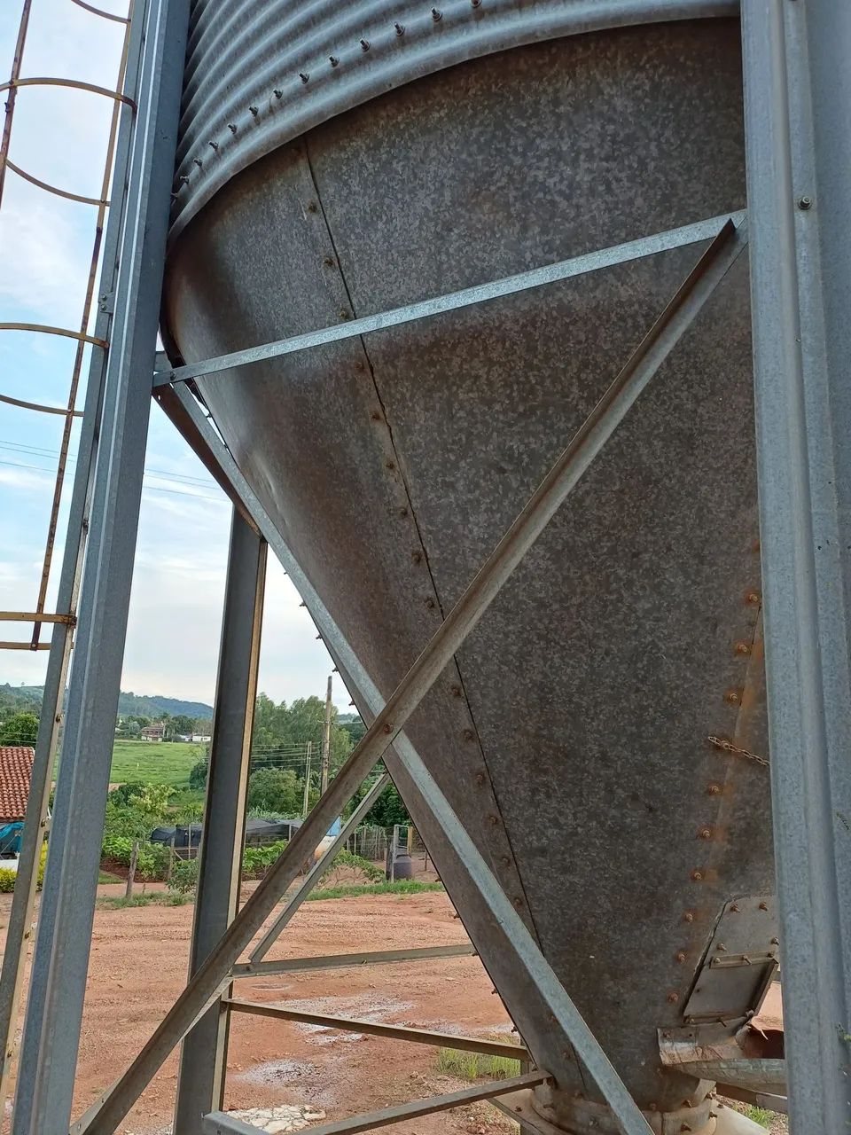 SILO PARA ARMANEZAR GRÃOS E RAÇÃO EM ÓTIMO ESTADO  - Foto 4