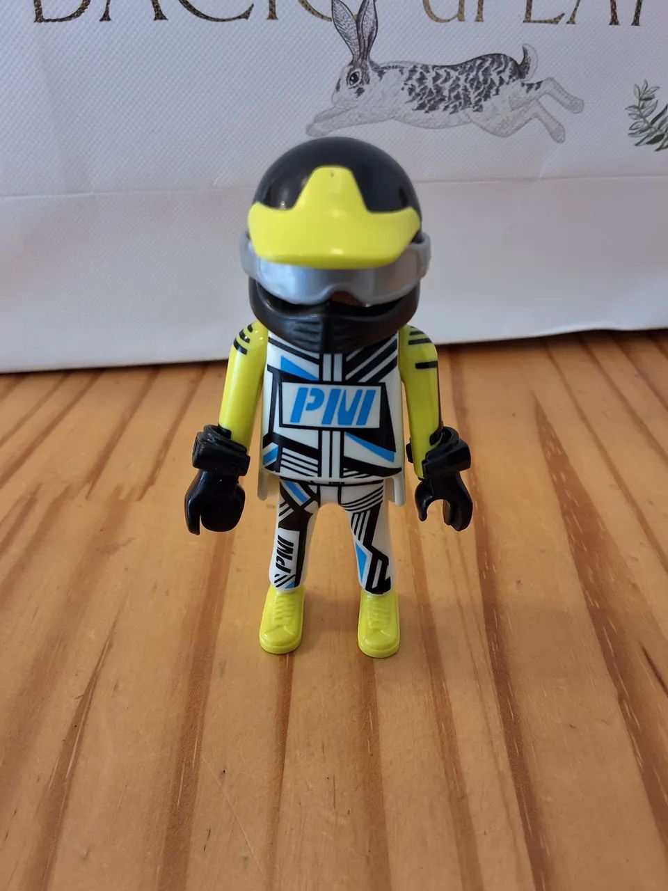 Boneco playmobil motocross com capacete e luvas