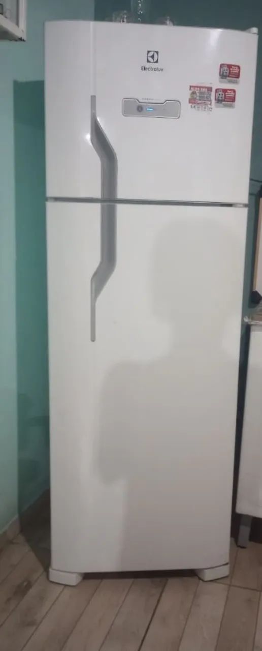 Vende se geladeira 