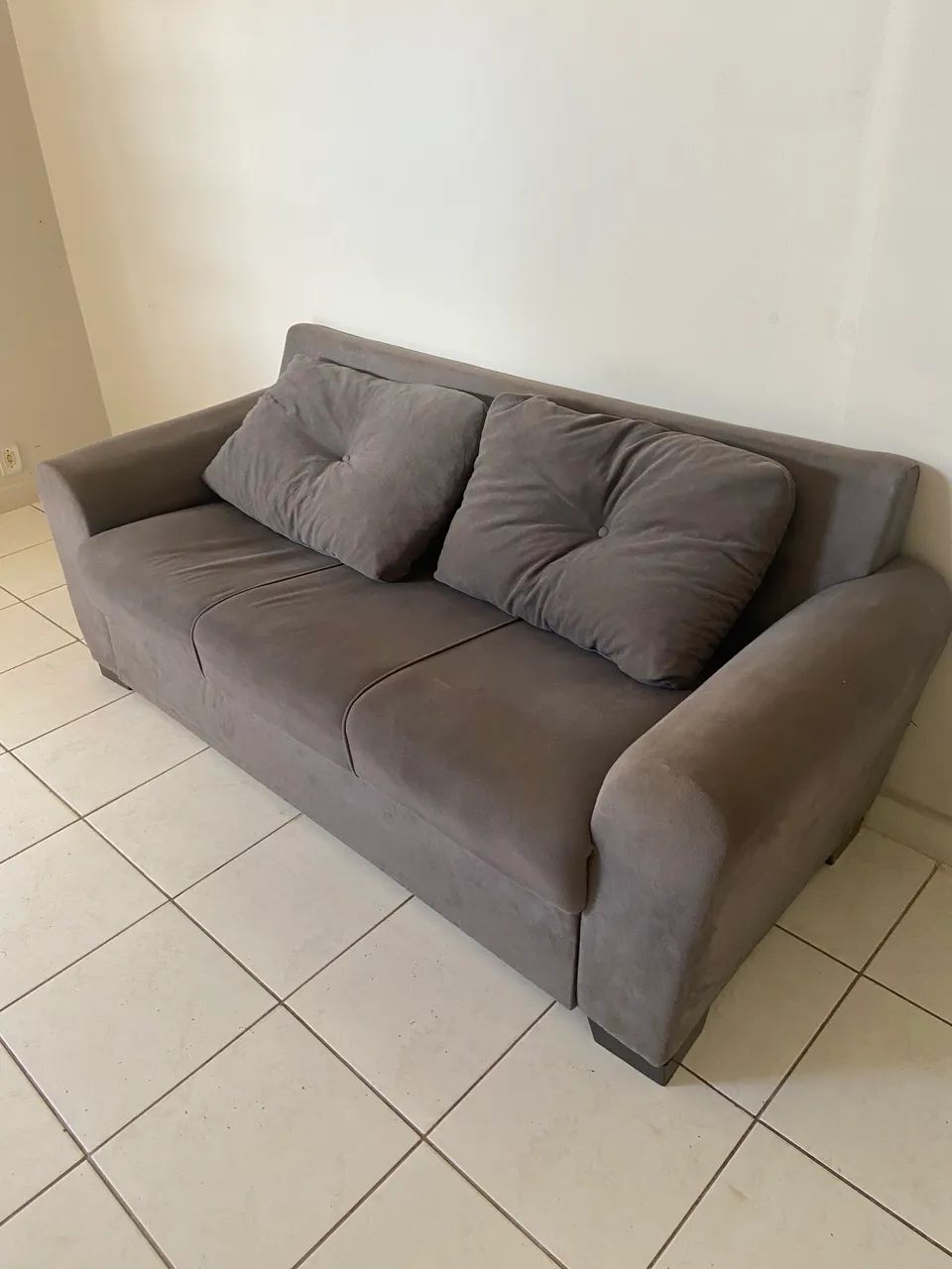 Vendo sofá três lugares 