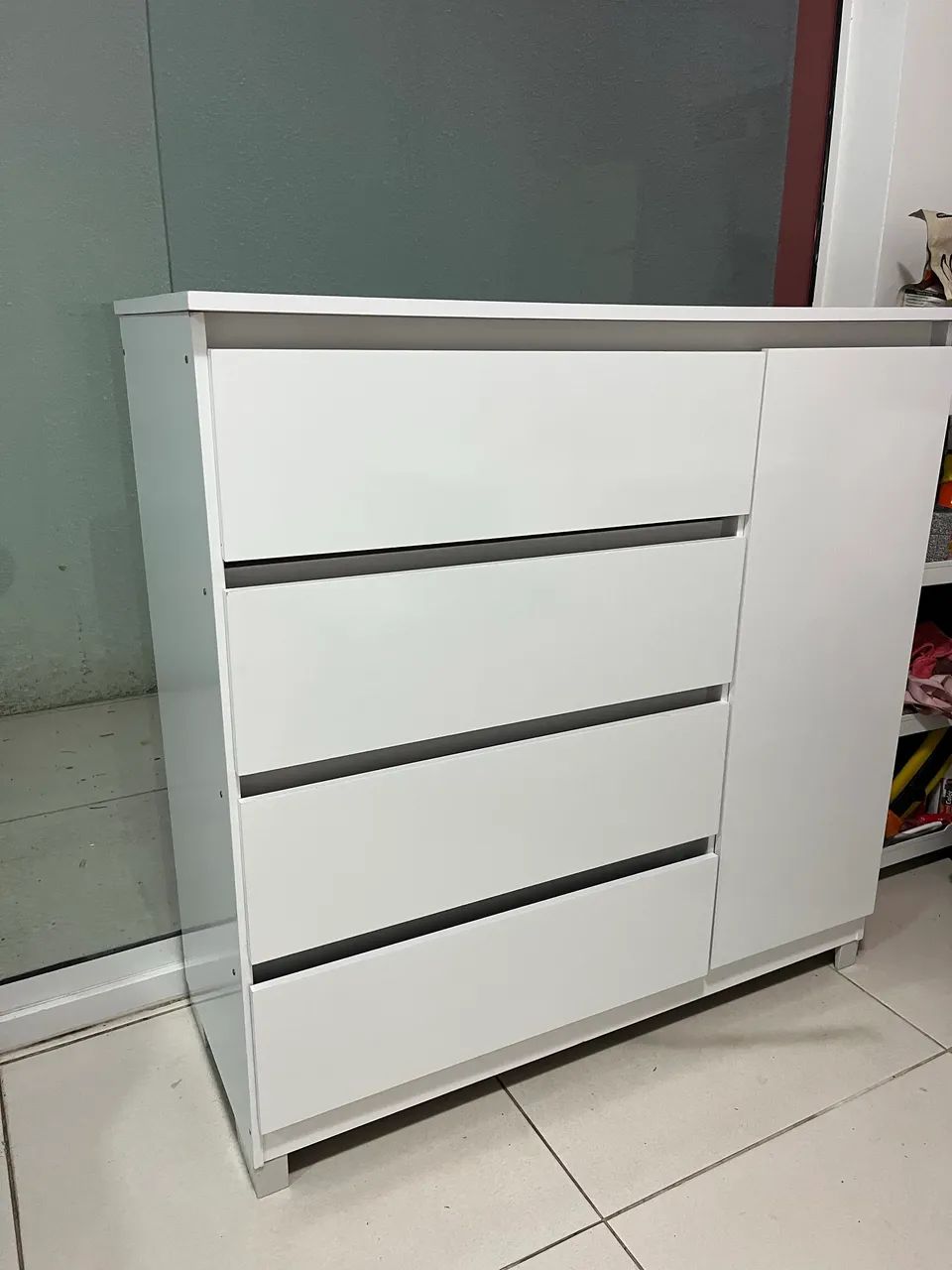 Cômoda branca nova 