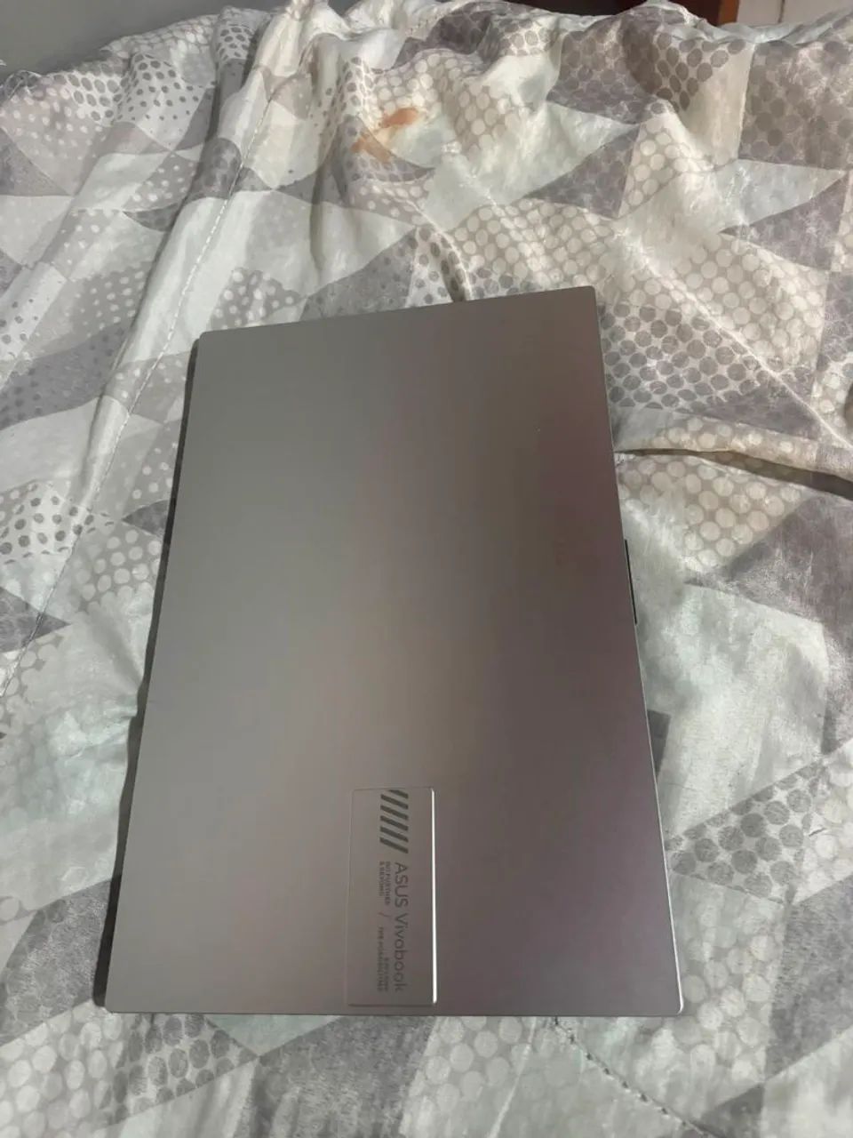Notebook ASUS i3core 256gbs com nota fiscal e caixA 4 meses de uso