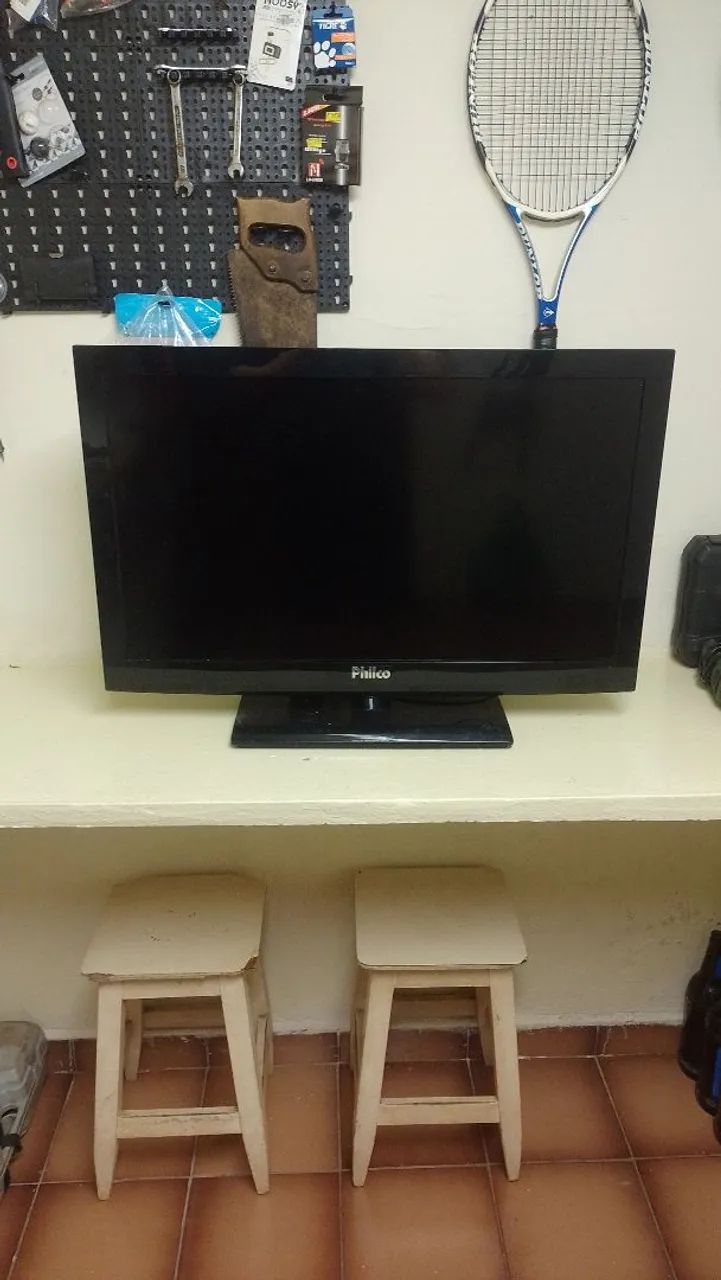 TV Philco 32" com suporte de parede e pé original