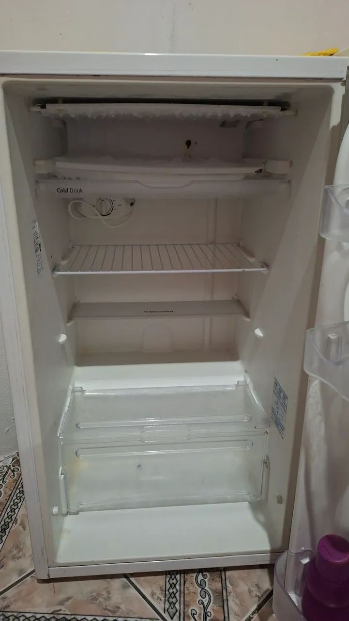 Frigobar  Electrolux  - Foto 4