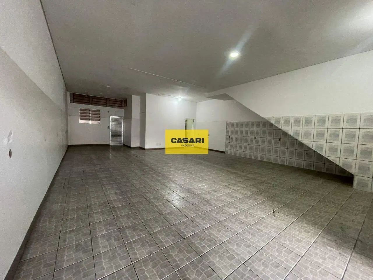 Salão Comercial para Locação com 133m², 3 Banheiros e Copa - Foto 3