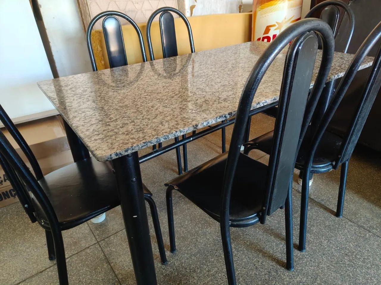 Mesa de mármore com 6 cadeiras  - Foto 3
