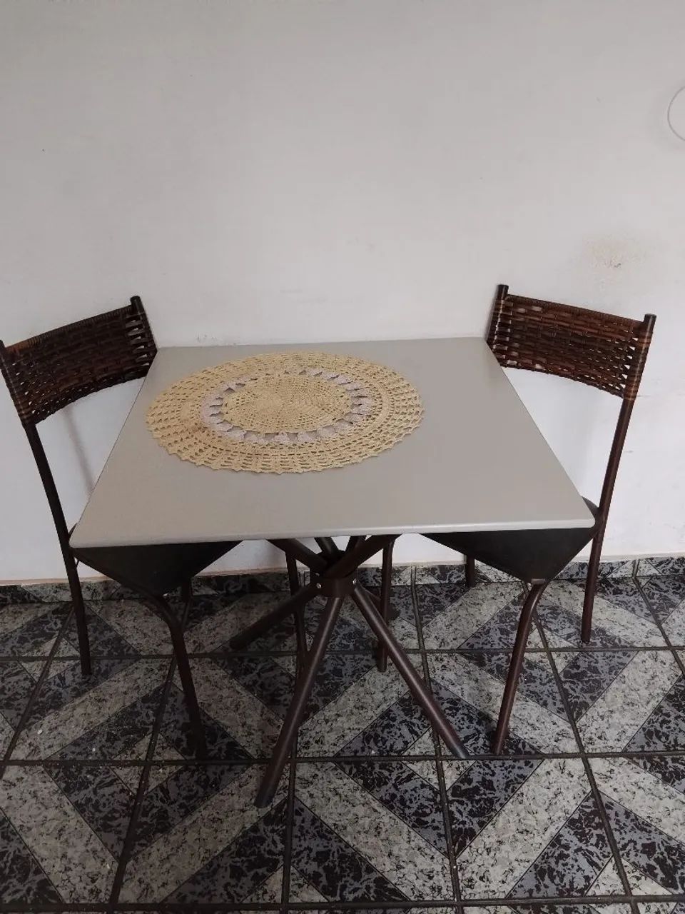 Mesa de Jantar c 2 cadeiras 