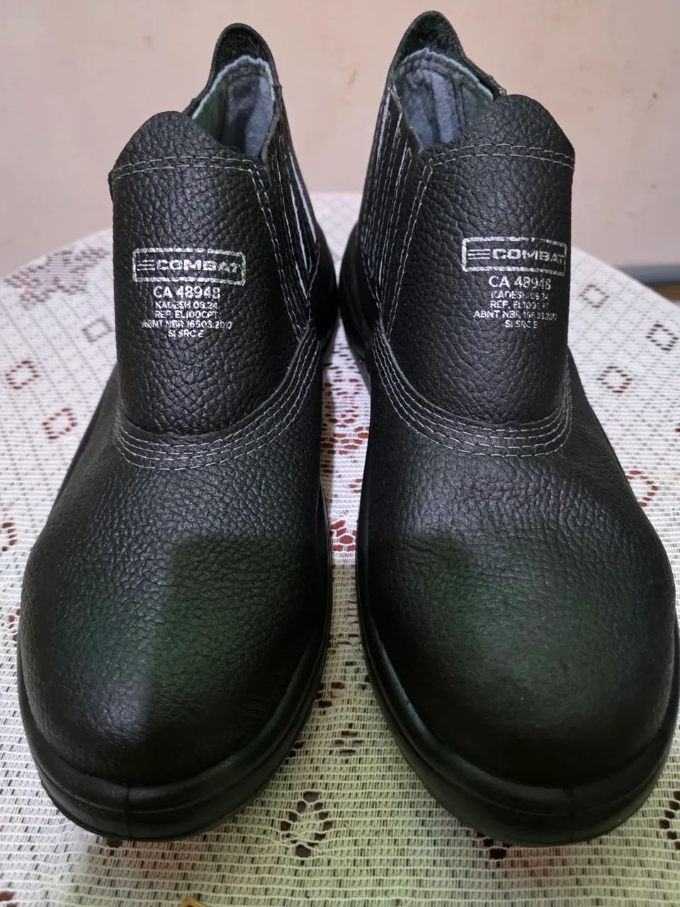 NOVA!!! BOTA DE SEGURANÇA!!! NÚMERO 41,42!!! NUNCA FOI USADO!!!