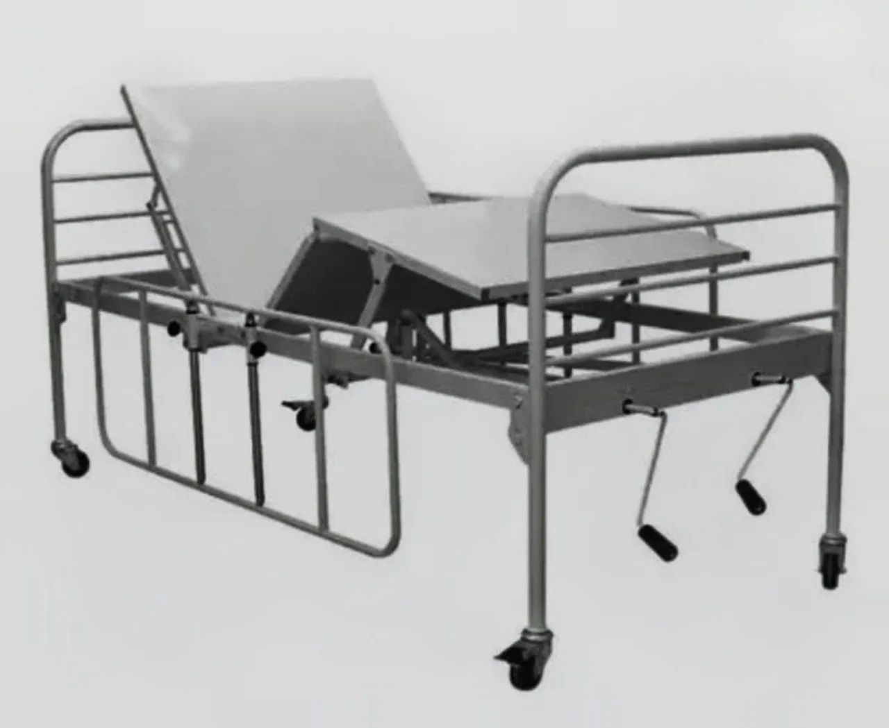 Cama Hospitalar com 2 Movimentos (Manivelas) - Excelente Estado e Fácil de Transportar